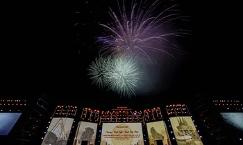 Pháo hoa rợp trời Quảng Ninh