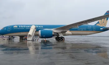 Máy bay Vietnam Airlines từ Anh đến Hà Nội phải hạ cánh khẩn cấp