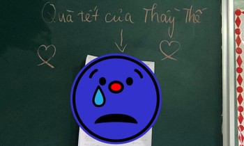 Thầy giáo tặng "quà Tết" cho cả lớp, nhìn thấy "nội dung" món quà thì học sinh khóc thét