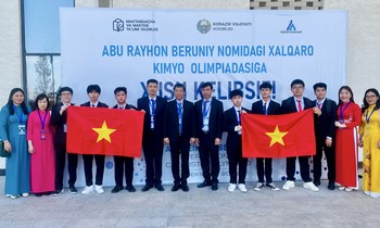 8/8 học sinh của đội tuyển Việt Nam đoạt giải Vàng, Bạc Olympic Hóa học quốc tế