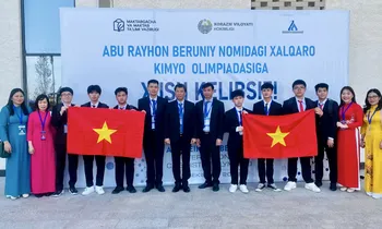 8/8 học sinh của đội tuyển Việt Nam đoạt giải Vàng, Bạc Olympic Hóa học quốc tế
