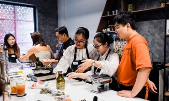 Trổ tài chinh phục crush qua "đường bao tử": Mặc tạp dề và lăn vào các lớp học nấu ăn!