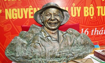 Bảo tàng Đường Hồ Chí Minh nhận kỷ vật kháng chiến từ gia đình Thiếu tướng Hoàng Thế Thiện