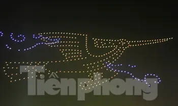 Trình diễn Dronelight. Ảnh: Nguyễn Thắng