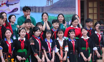 Nguyệt Vũ - Teen Hà Nội lên vùng cao mở lớp học ngoại khóa, tân trang thư viện