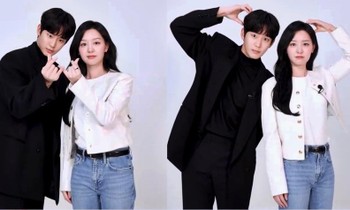 Kim Soo Hyun lộ cử chỉ dễ thương với Kim Ji Won trong tiệc mừng công Queen Of Tears