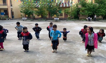 Tuyên truyền, giáo dục bình đẳng giới bằng hình thức sinh hoạt dưới cờ