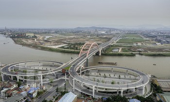 Cầu Hoàng Văn Thụ hướng đi sang Trung tâm Chính trị - Hành chính Hải Phòng.