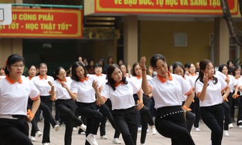 Hơn 200 người đồng diễn hưởng ứng tháng hành động vì bình đẳng giới