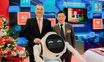 Robot Misa - 'nhân viên' đặc biệt viết tin, làm thơ tại gian trưng bày báo Tiền Phong