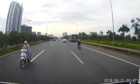 Giật mình với 'ninja' đi ngược chiều nguy hiểm trên Đại Lộ Thăng Long