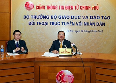 Bộ trưởng Giáo dục trả lời nhiều câu hỏi 'nóng'