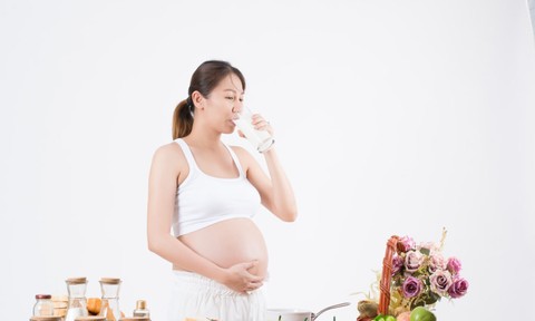 Những thực phẩm hại cả mẹ bầu và thai nhi