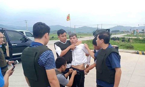 Vụ cầm súng cố thủ ở xe chở ma tuý: Truy tìm nghi phạm thứ 4