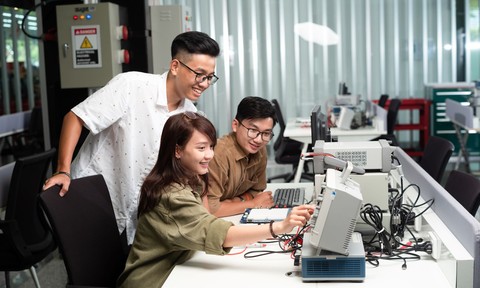 Giúp thế hệ Z đón đầu cơ hội việc làm trong nền kinh tế số