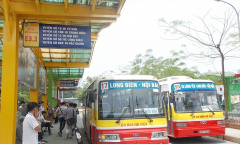 Hà Nội 'đổi' quảng cáo lấy nhà chờ xe buýt: Nhiều câu hỏi cần trả lời