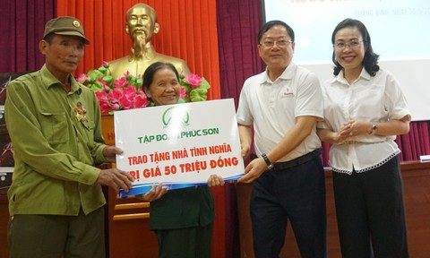 Tặng 2 nhà tình nghĩa của Tập đoàn Phúc Sơn cho cựu TNXP tỉnh Quảng Bình