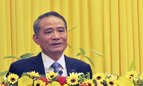 Nóng hơn ghế nóng
