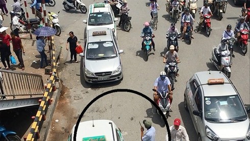 Taxi độc quyền tại bệnh viện “chặt chém” người dân: Bộ Y tế nói gì?