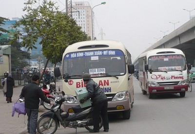 Xe dù bến cóc 'múa' trước mặt CSGT