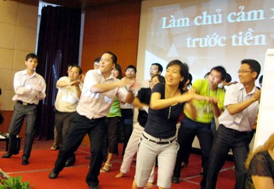 Cú hích trong tập hợp thanh niên