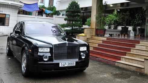 Siêu xe 'Chúa đảo' ủng hộ dân vùng lụt được bán với giá 9 tỷ đồng