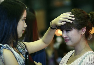 Các thí sinh Miss Teen bịn rịn giờ chia tay