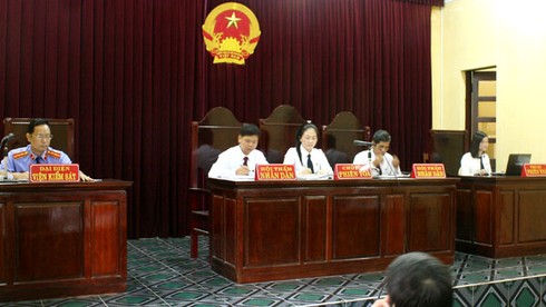 Hoãn xử vụ ông Đoàn Văn Vươn kiện huyện Tiên Lãng