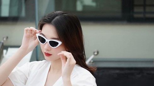 Ngày cách ly 21: Hoa hậu Thu Thảo đẹp không tì vết khiến fans 'ghen tỵ'