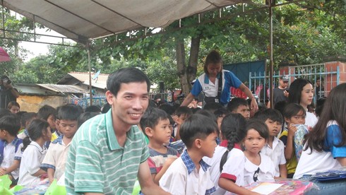 Miệt mài mang sách cho trẻ vùng xa