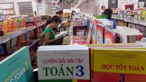 Một chương trình nhiều bộ sách giáo khoa: Lãng phí lớn