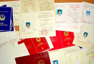 Sai lầm từ chủ trương có nhiều loại bằng