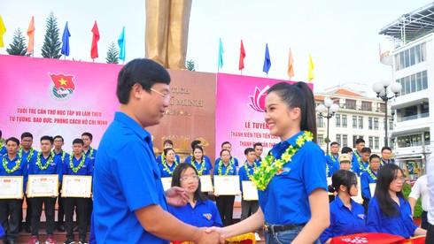 Cần Thơ tuyên dương 79 thanh niên tiên tiến làm theo lời Bác