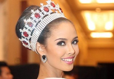 Chiêm ngưỡng nhan sắc rạng rỡ của Tân HHTG 2013