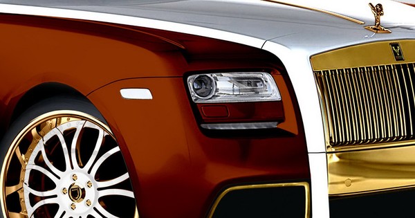 RollsRoyce Ghost Black Badge Has Gold Chrome Reverie Thinks Dubai Style  Fits  autoevolution