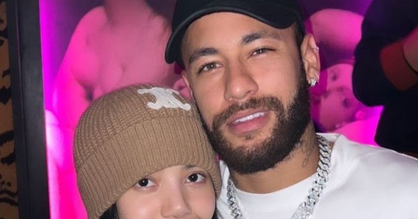 Bức Ảnh Gây Bão Mạng Của Lisa Và Neymar