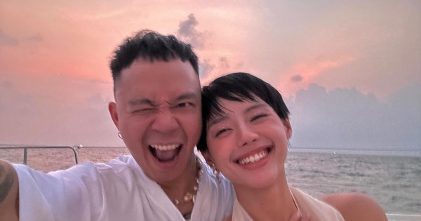 'Cô em Trendy' Khánh Linh khóc khi bạn trai cầu hôn trên đảo