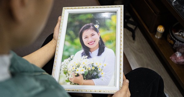 Chuyện về người phụ nữ ở Hà Nội hai lần chụp ảnh thờ cho chính mình