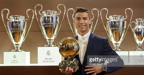 Ronaldo Ra Mắt Bạn Gái, Đón Quả Bóng Vàng