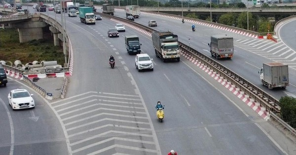What are the dangers and risks associated with the vạch xương cá bẫy người đi đường on the streets?