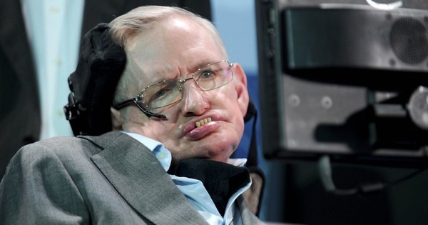Stephen Hawking đã chiến đấu với căn bệnh ALS trong bao lâu trước khi qua đời?