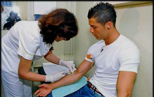 Ronaldo Không hình xăm giàu nhân ái  Báo Người lao động