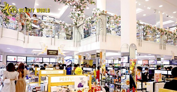 Khai trương chi nhánh thứ 12, siêu thị mỹ phẩm AB Beauty World bán hàng không lợi nhuận