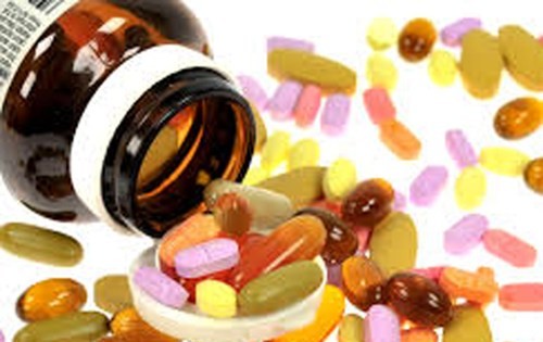 Những bệnh lý và tình trạng sức khỏe nào liên quan đến việc không được dùng Vitamin B12?
