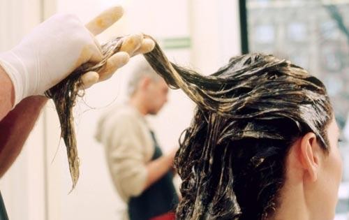 Thuốc nhuộm tóc có thể gây kích ứng cho da mày không?

