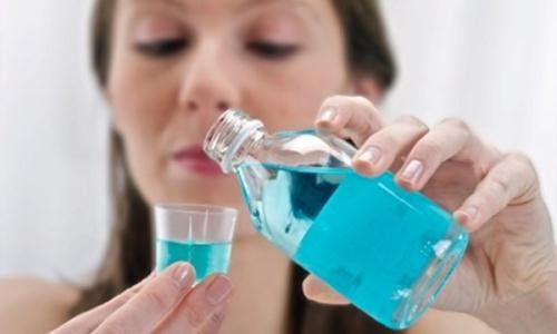 Uống nước súc miệng có gây chóng mặt không? 
