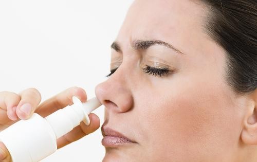 Thuốc xịt mũi có thể dùng để điều trị các triệu chứng nghẹt mũi lúc mang bầu không?
