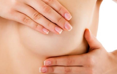 Có những biểu hiện nào cho thấy ngực đang phát triển?
