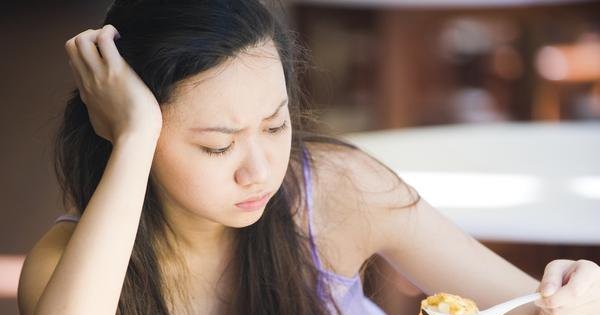 Cách phân biệt giữa bụng khó chịu sau khi ăn và các triệu chứng bệnh khác?
