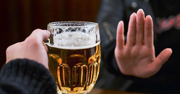 Kiêng rượu bia có ảnh hưởng đến sức khỏe thể chất hay tâm lý như thế nào?